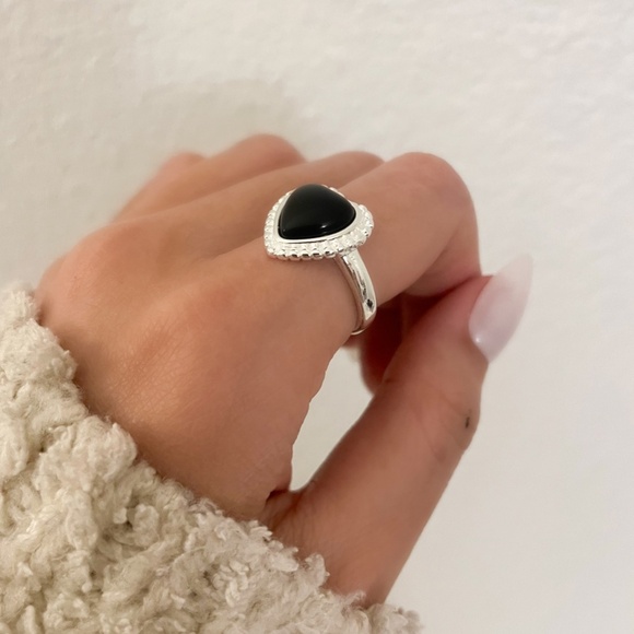 925 Sterling Silver Black Heart Ring Minimalist Heart Ring Black & Silver Ring - Picture 6 of 8